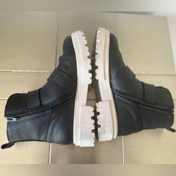 DOLCE VITA Avari Lug Boots – Black Leather, Size 7.5, Edgy Buckle Detail - Picture 5 of 8